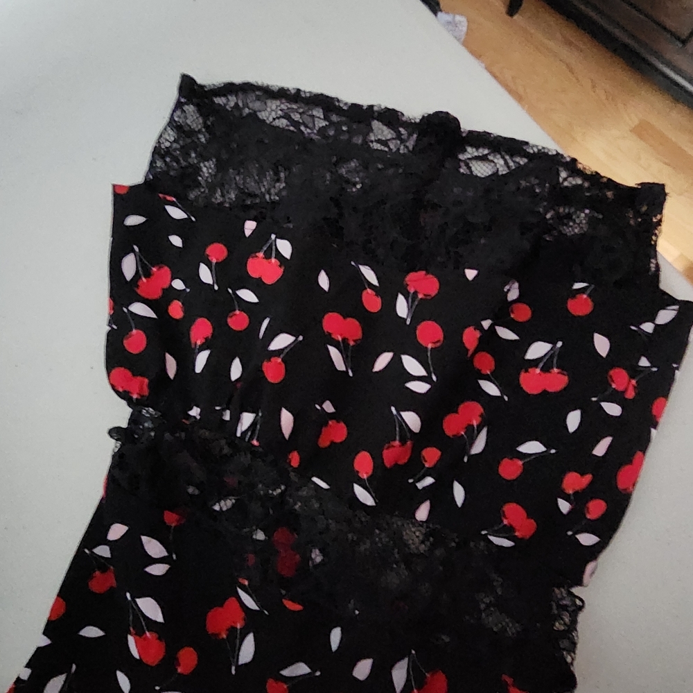 Plus Size Top - Picture 2 of 3